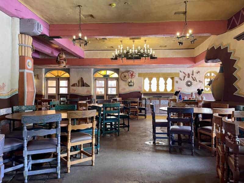 Fuente del Oro inside seating for quick service lunch Mexican food