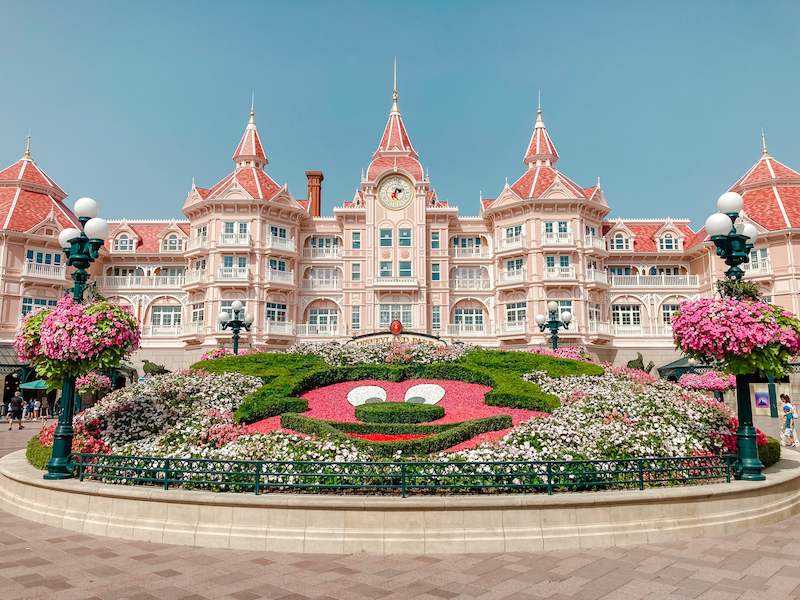 The pink Disneyland Hotel looks stunning and is a favourite of this Disneyland Paris blog. Landscape artists have created a stunning Mickey head out of fuchsia coloured flowers.
