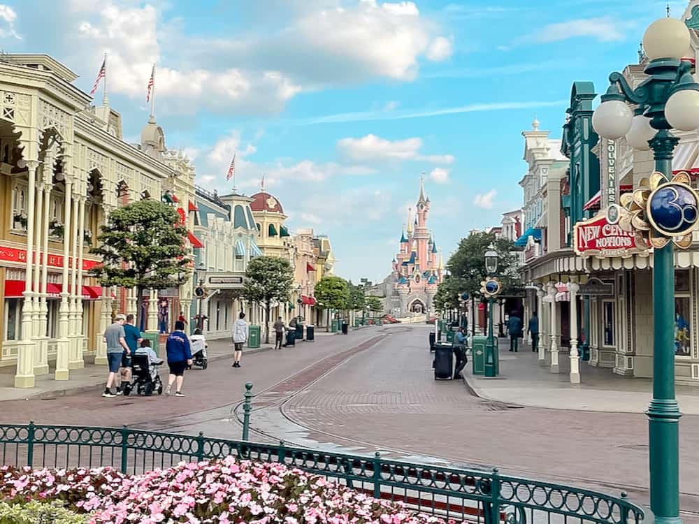 A peaceful and crowd-free Main Street USA for Extra Magic Time