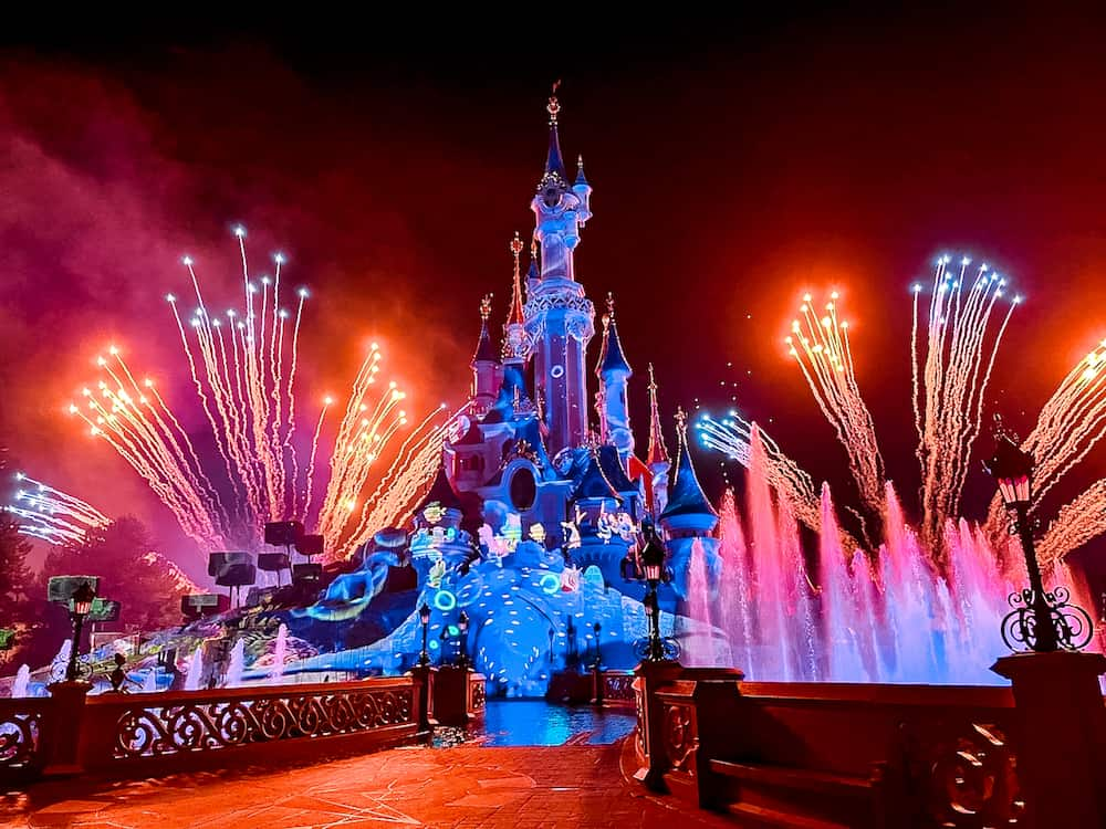 The reserved access area gets you right up front to the Disneyland Paris castle fireworks without the crowds. Fireworks shoot from both sides of the castle while water jets propel upwards. All is lit in vibrant fucia and blues, while a projection on the castle shows a sting ray from Finding Nemo