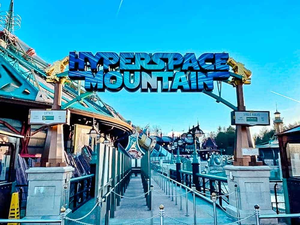 The entrance to Hyperspace Mountain at Disneyland Paris, a must-do attraction during a Disneyland Paris 2 parks in 1 day adventure.