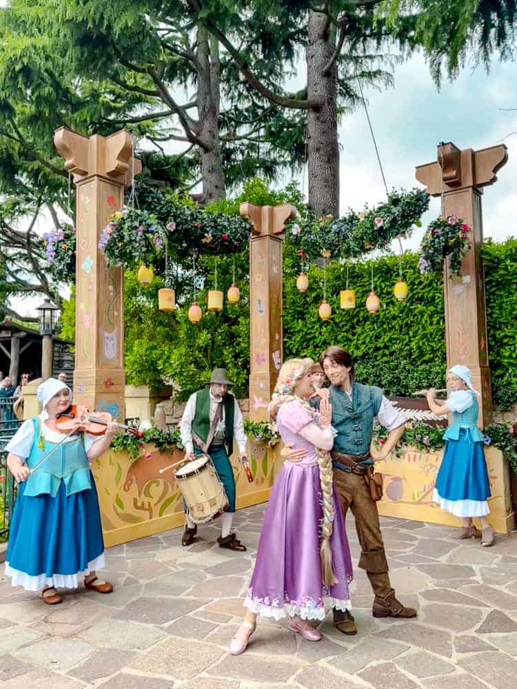 Rapunzel dancing with Flynn Rider on the lantern-decorated stage at Disneyland Paris during the Disney Music Festival. A romantic and whimsical show.