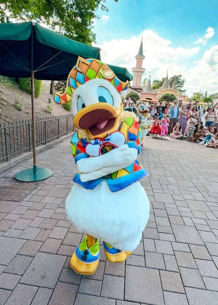 Donald Duck posing confidently in his diamond-patterned costume during the Disney Music Festival. One of the most vibrant character meets at Disneyland Paris.