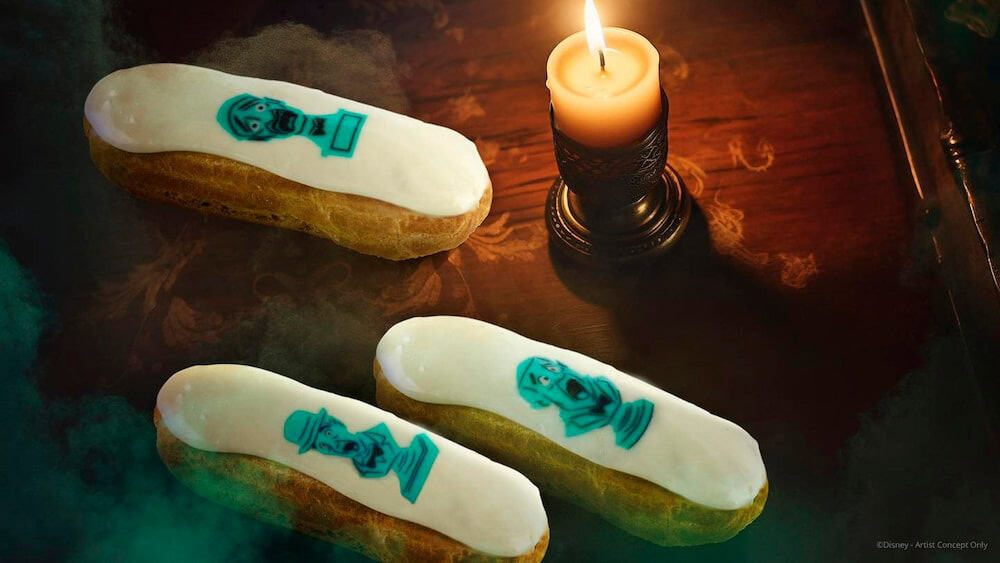 Special Phantom Manor vanilla éclairs topped with the Singing Busts, available at Last Chance Café during Halloween at Disneyland Paris.