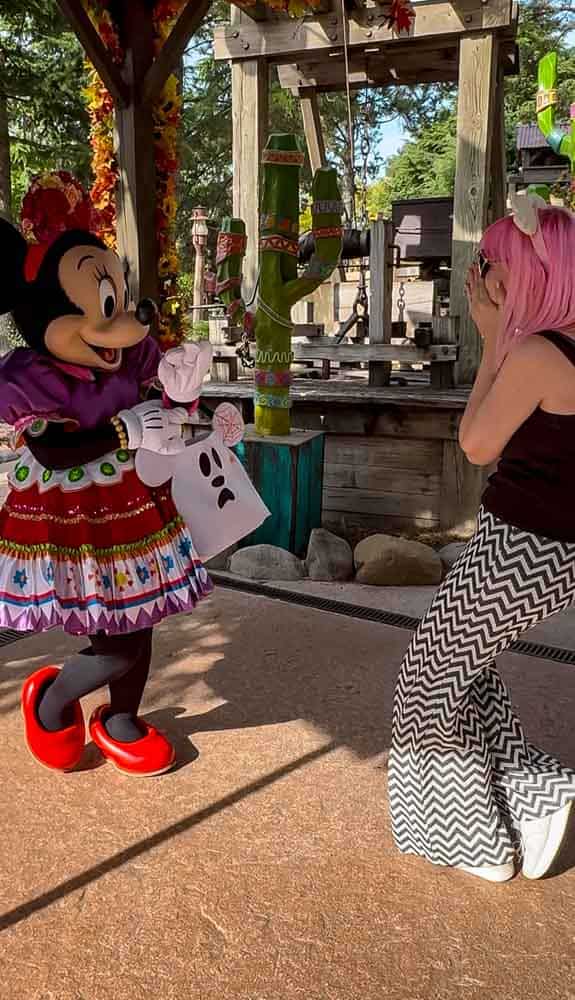 Carrie-Anne meeting Minnie Mouse in Day of the Dead Halloween costume at Disneyland Paris 2025