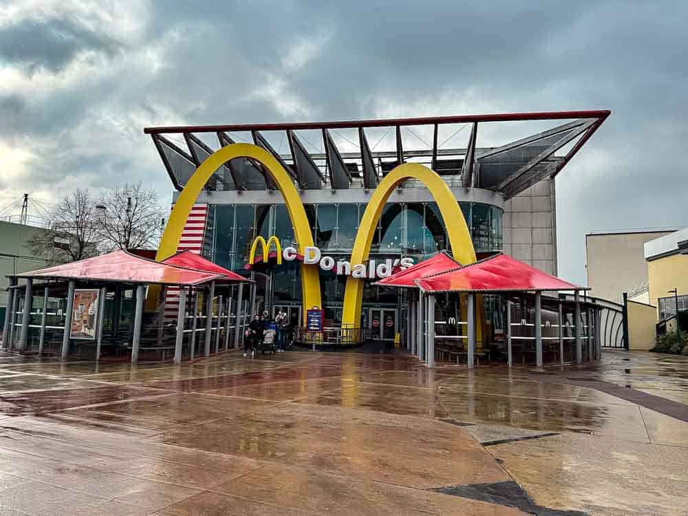 Current McDonald’s building at Disney Village ahead of refurbishment near the Sports Bar Disneyland Paris.