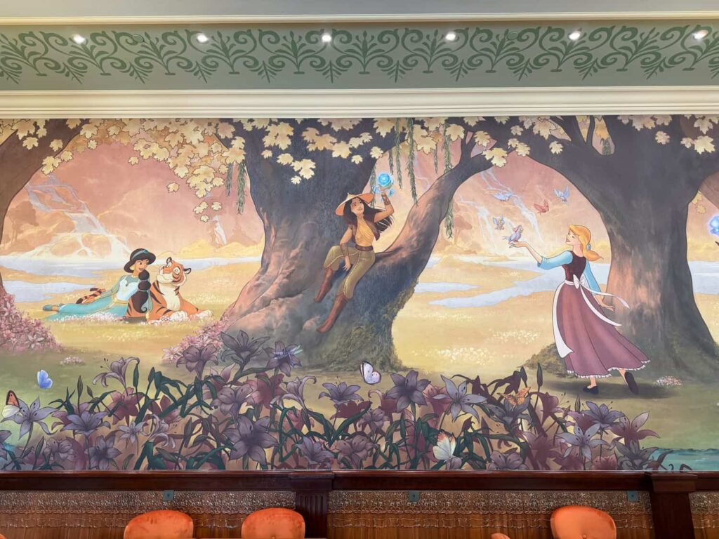Princess mural featuring Jasmine, Raya and Cinderella inside the Regal View restaurant at Disneyland Paris