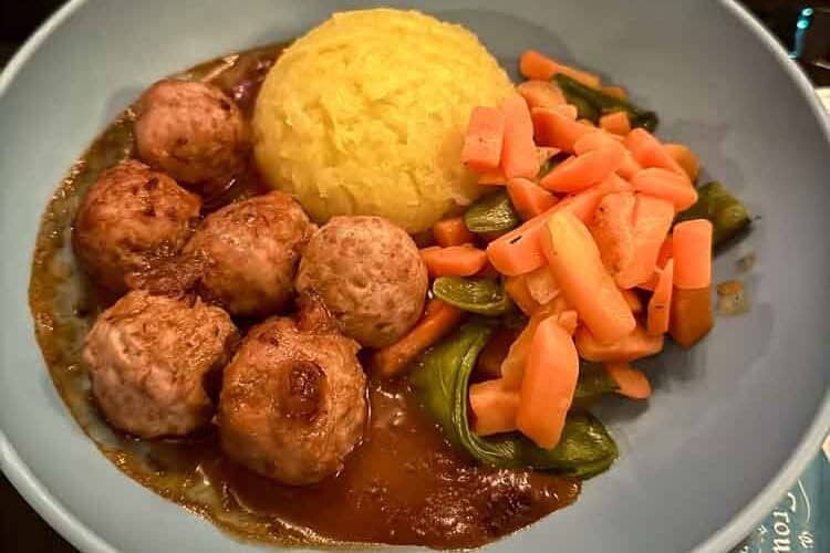 Nordic Tavern meatballs and mash, one of my top Disneyland Paris restaurant recommendations