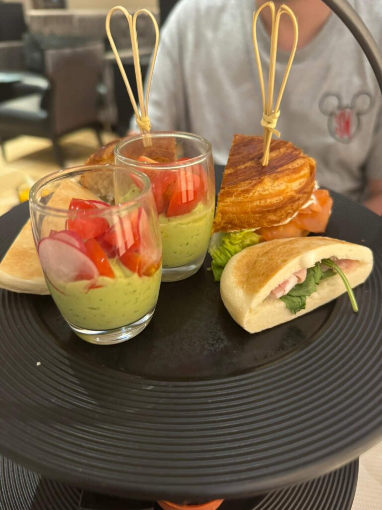 Food fro mthe Empire State Club afternoon tea in the Art of Marvel Hotel Hotel New York Disneyland Paris
